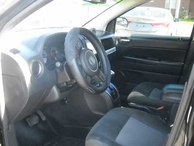 2004 Jeep Compass, $4995. Photo 9