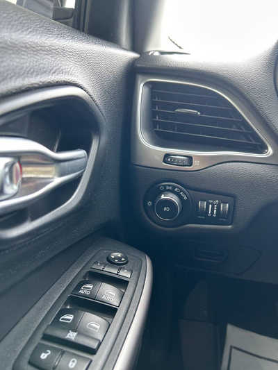 2019 Jeep Cherokee, $16995. Photo 12