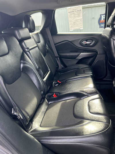 2019 Jeep Cherokee, $16995. Photo 7
