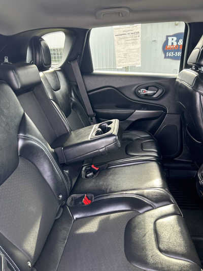 2019 Jeep Cherokee, $16995. Photo 8