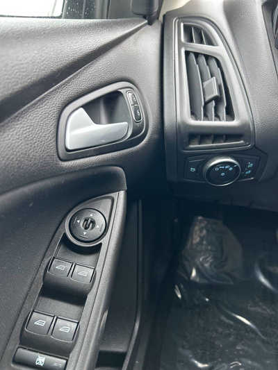2017 Ford Focus, $7995. Photo 8