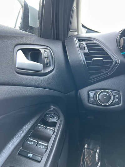 2019 Ford Escape, $12495. Photo 9