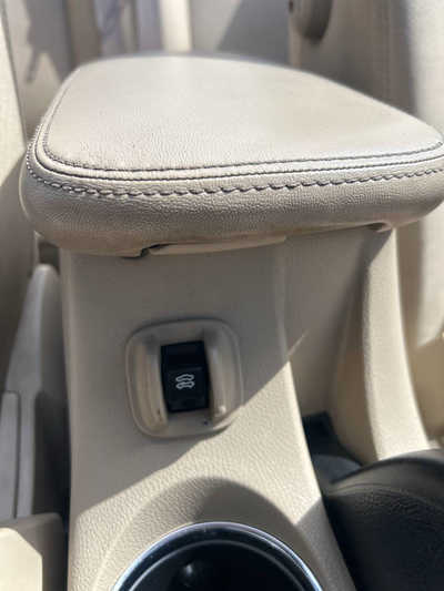 2013 Chrysler 200, $8495. Photo 11