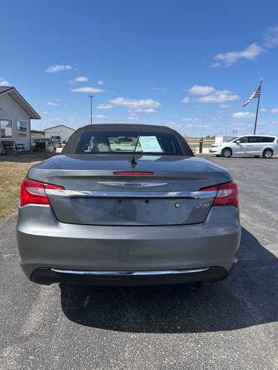 2013 Chrysler 200, $8495. Photo 5