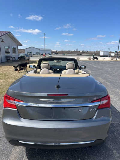 2013 Chrysler 200, $8495. Photo 7