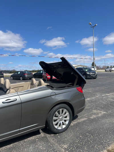 2013 Chrysler 200, $8495. Photo 9