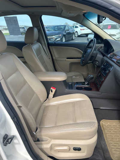 2009 Ford Taurus, $0. Photo 8