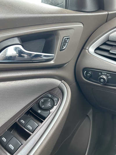 2020 Chevrolet Malibu, $13495. Photo 8