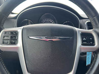 2011 Chrysler 200, $10995. Photo 12