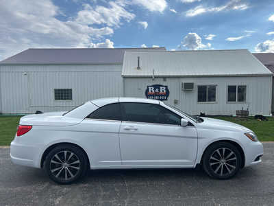 2011 Chrysler 200, $10995. Photo 2