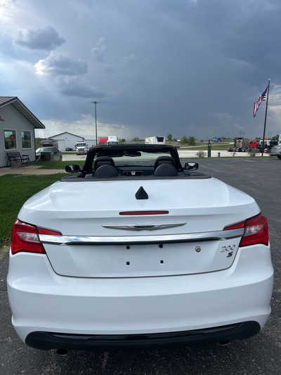 2011 Chrysler 200, $10995. Photo 6