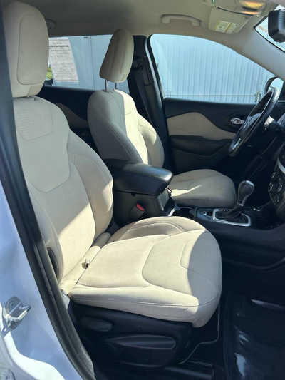 2016 Jeep Grand Cherokee, $10495. Photo 7
