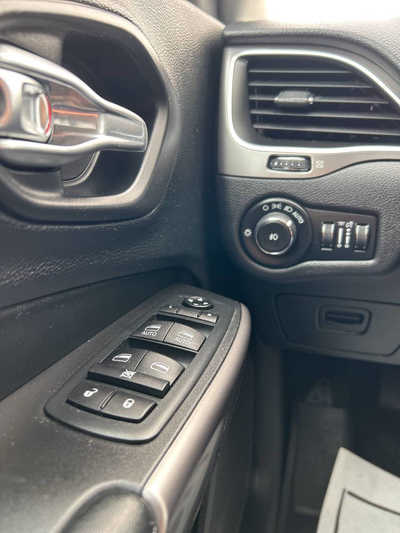 2020 Jeep Cherokee, $0. Photo 8