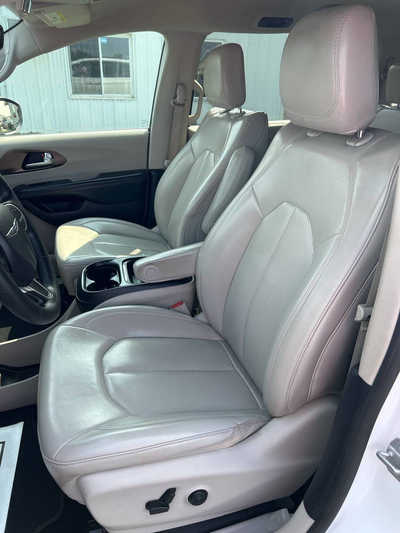 2021 Chrysler Voyager, $14995. Photo 10