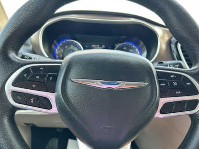 2021 Chrysler Voyager, $14995. Photo 12
