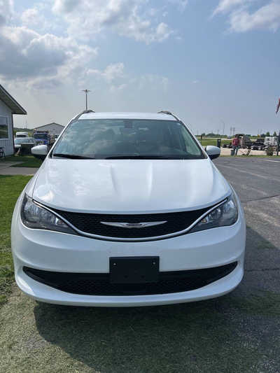2021 Chrysler Voyager, $14995. Photo 2