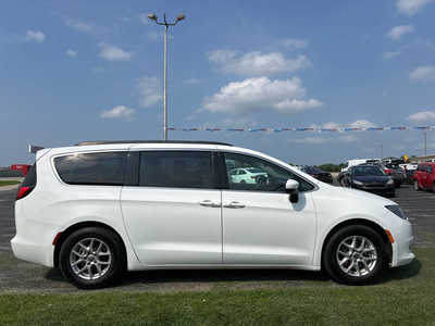 2021 Chrysler Voyager, $14995. Photo 3