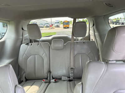 2021 Chrysler Voyager, $14995. Photo 8