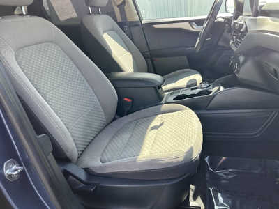 2020 Ford Escape, $1. Photo 7