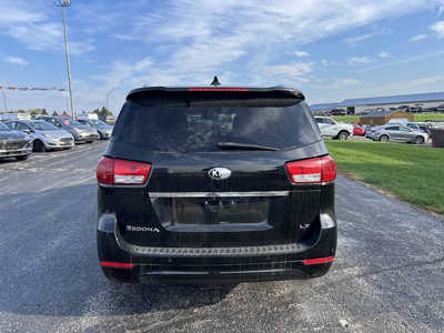 2017 Kia Sedona, $9995. Photo 4