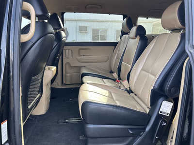 2017 Kia Sedona, $9995. Photo 6