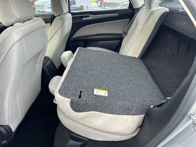 2020 Ford Fusion, $1. Photo 7