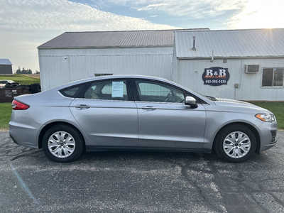2020 Ford Fusion, $1. Photo 1
