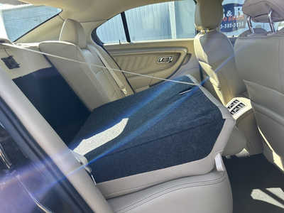 2019 Ford Taurus, $1. Photo 7