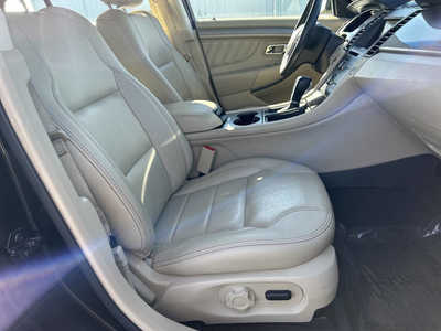 2019 Ford Taurus, $1. Photo 8