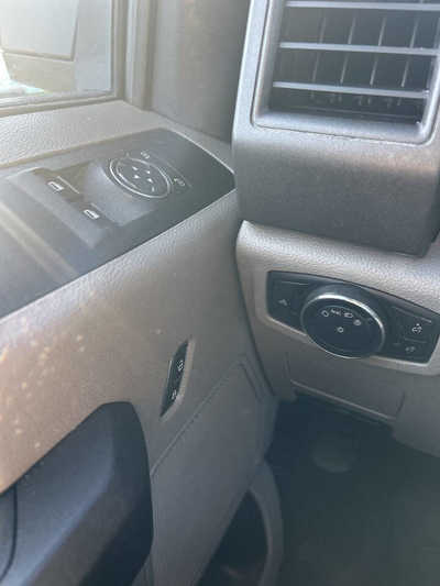 2017 Ford F250 Reg Cab, $20995. Photo 8