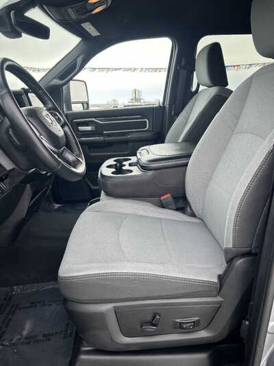 2024 RAM 2500 Crew Cab, $1. Photo 9