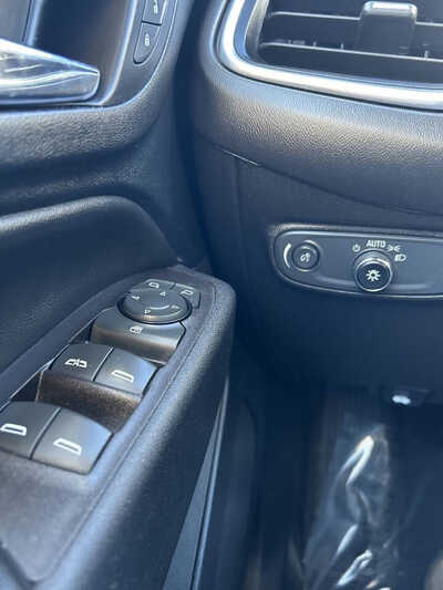 2021 Chevrolet Equinox, $14495. Photo 10