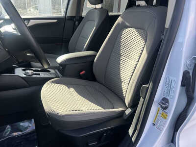 2020 Ford Escape, $1. Photo 8