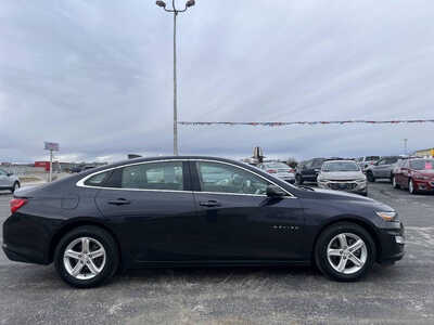 2022 Chevrolet Malibu, $1. Photo 3