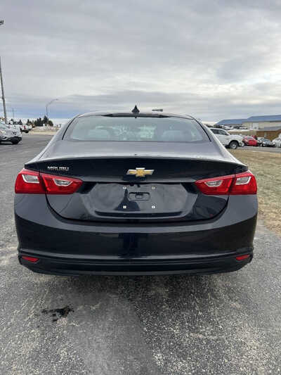 2022 Chevrolet Malibu, $1. Photo 4