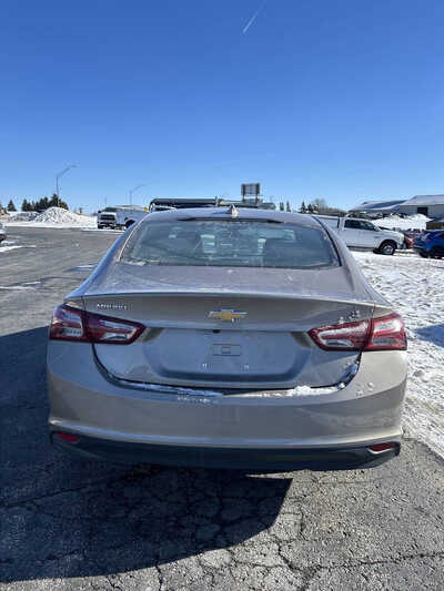 2022 Chevrolet Malibu, $13495. Photo 4