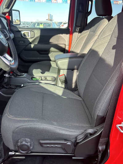 2025 Jeep Wrangler, $1. Photo 8