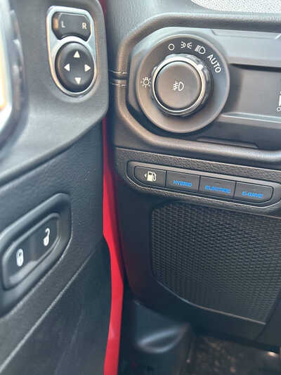 2025 Jeep Wrangler, $1. Photo 9