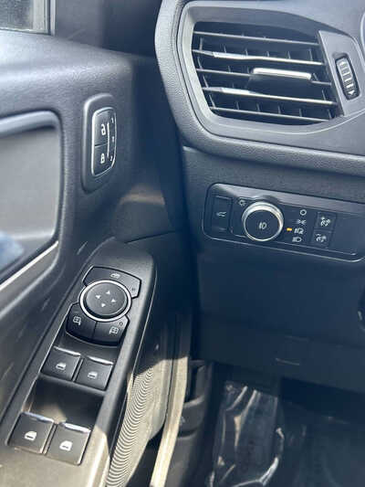 2020 Ford Escape, $1. Photo 10