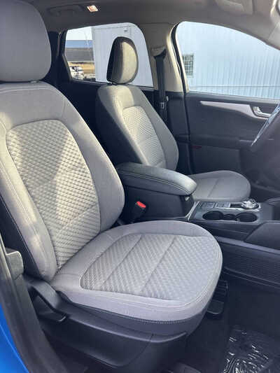2020 Ford Escape, $1. Photo 7