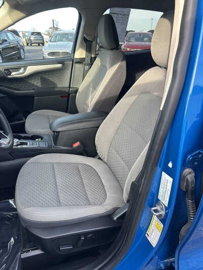 2020 Ford Escape, $1. Photo 9