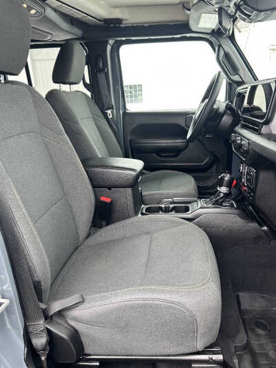 2025 Jeep Wrangler, $0. Photo 8