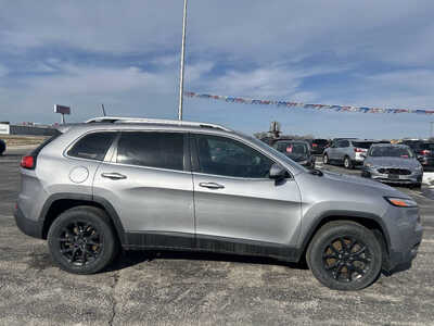2020 Jeep Cherokee, $1. Photo 3