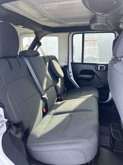 2025 Jeep Wrangler, $1. Photo 6