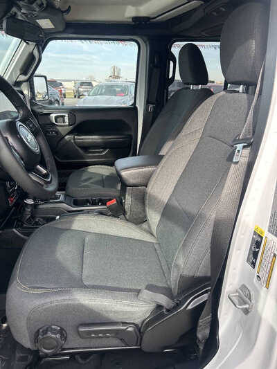 2025 Jeep Wrangler, $1. Photo 9