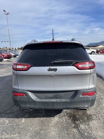 2020 Jeep Cherokee, $1. Photo 4