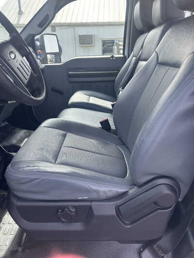 2014 Ford F250 Reg Cab, $1. Photo 6