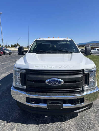 2017 Ford F250 Crew Cab, $1. Photo 2