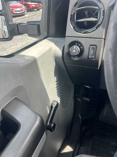 2014 Ford F250 Reg Cab, $15495. Photo 8