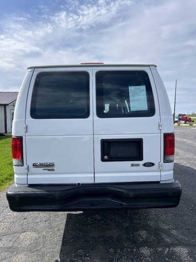 2013 Ford E-Series, $1. Photo 4